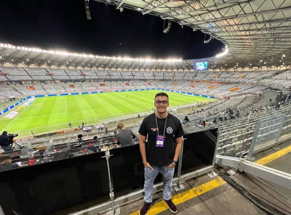 Segundo relato do próprio jornalista, ele não teve suporte algum dentro da arena e o motivo da agressão foi a não comemoração da vitória do time carioca (Instagram/Reprodução)