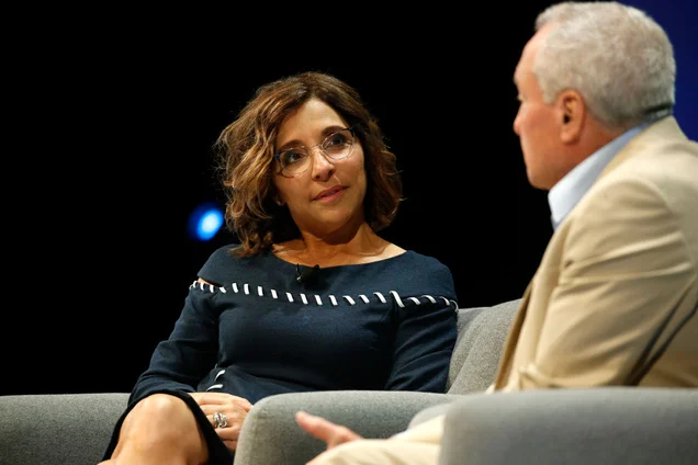 Imagem referente à notícia: Linda Yaccarino, diretora executiva da rede social X nomeada por Musk, pede demissão