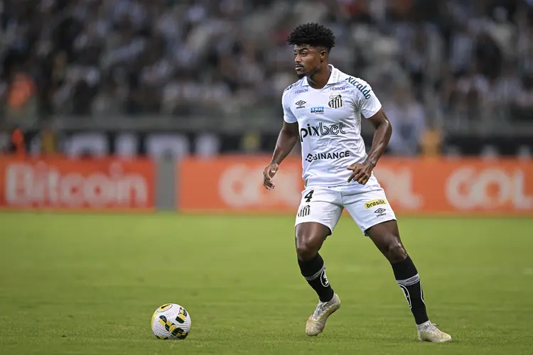 A partida entre Santos e Fluminense encontra dois times com sete posições de diferença na tabela (Pedro Vilela/Getty Images)