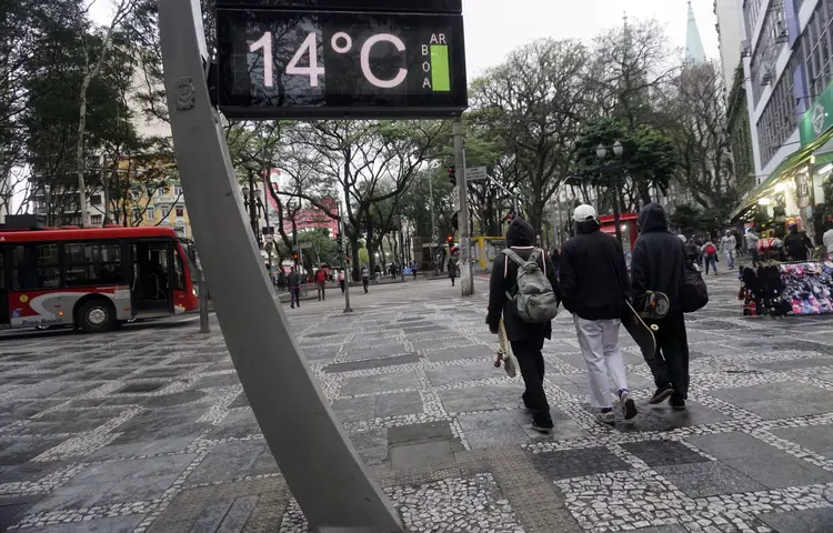 Inverno: Para São Paulo, a chuva tende a ficar um pouco acima da média no estado (Cris Faga/NurPhoto/Getty Images)