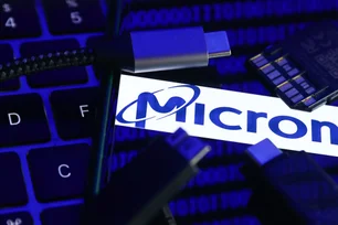 Imagem referente à matéria: Ações da Micron já subiram quase 80% no ano; tecnologia para IA anima investidores
