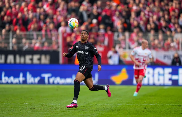 BERLIN, GERMANY - APRIL 29: Amine Adli of Bayer 04 Leverkusen controls the ball during the Bundesliga match between 1. FC Union Berlin and Bayer 04 Leverkusen at Stadion an der alten Försterei on April 29, 2023 in Berlin, Germany. (Photo by Ulrik Pedersen/DeFodi Images via Getty Images) (DeFodi Images/Getty Images)