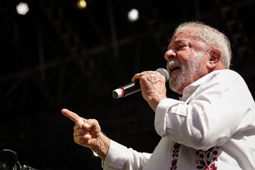 'Gasto é a gente pagar 13,75% de juros ao sistema financeiro desse País', diz Lula