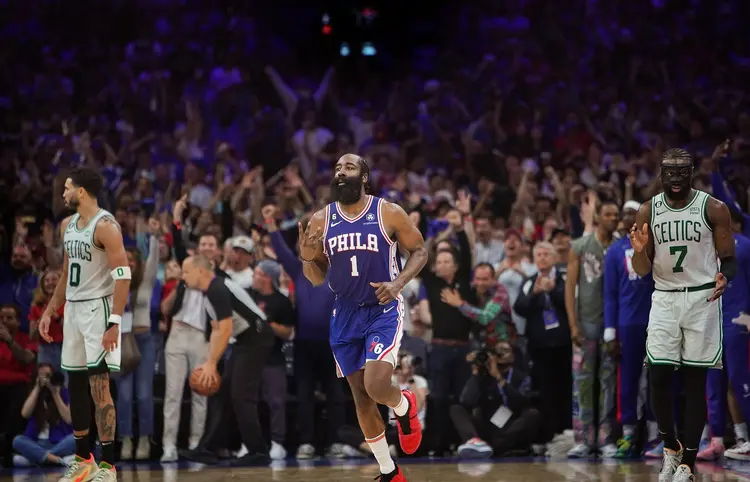 NBA: série está 2 a 2 (Barry Chin/The Boston Globe/Getty Images)