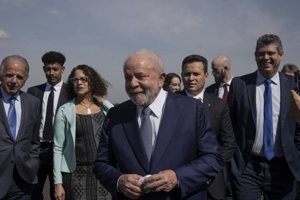 Lula, neutro na guerra, deve participar de 'foto de família' com Zelenski no G7