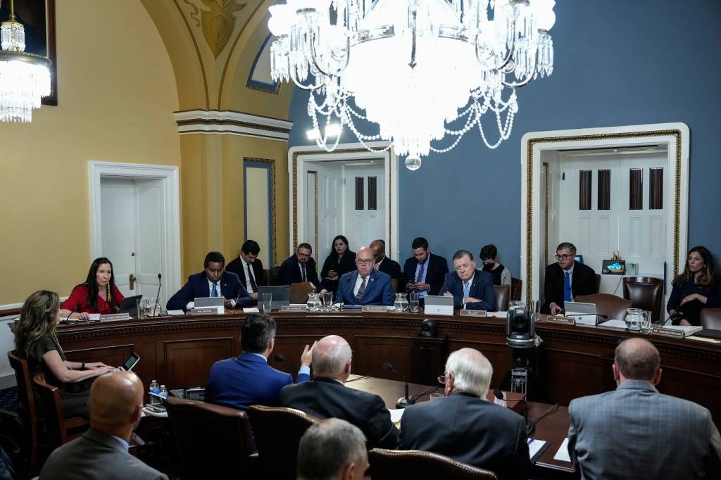 Comitê da Câmara dos EUA aprova enviar projeto do teto da dívida à votação no plenário nesta quarta