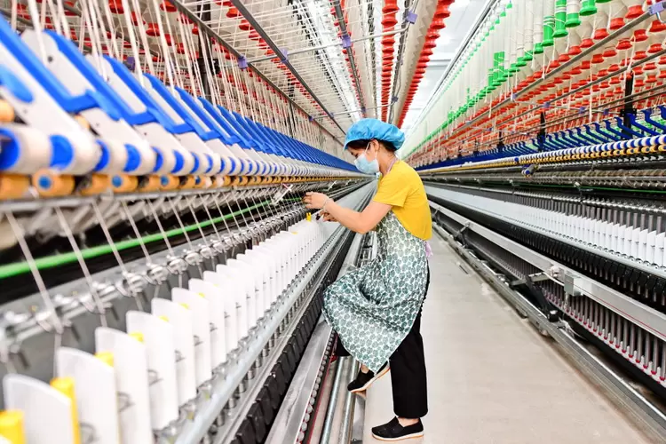Fábrica: moda têxtil mudou muito ao longo dos anos na China (VCG / Colaborador/Getty Images)