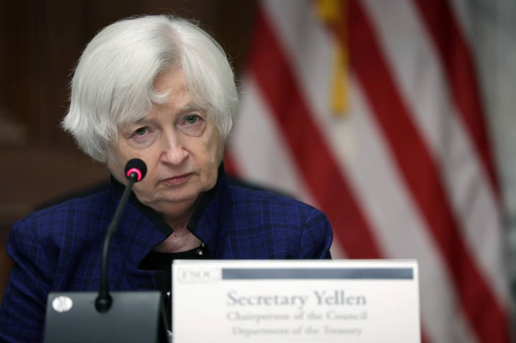 Yellen acrescentou que o aperto monetário conduzido pelo Federal Reserve (Fed, o banco central norte-americano) já implica em impactos em alguns setores (Alex Wong/Getty Images)