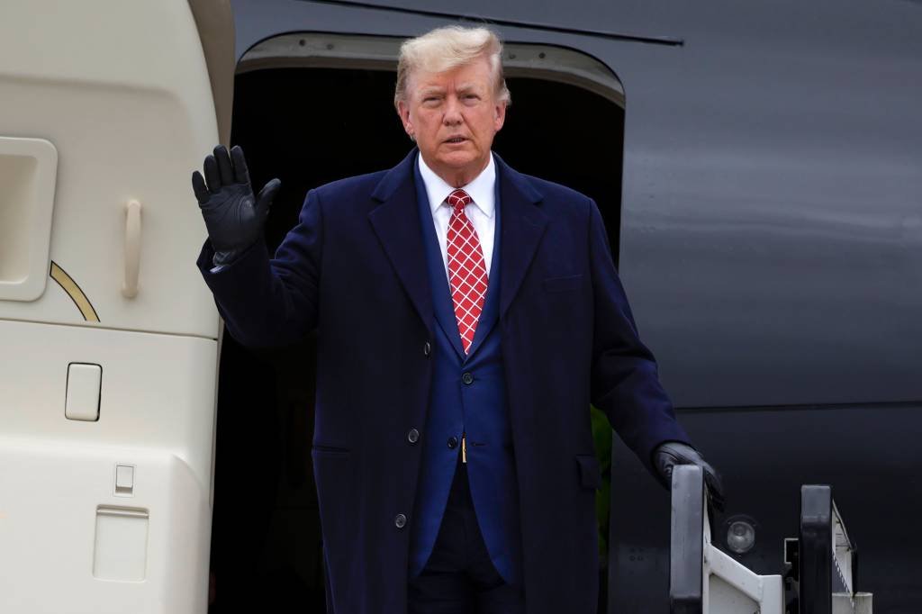 Trump é proibido de divulgar documentos sensíveis nas redes sociais