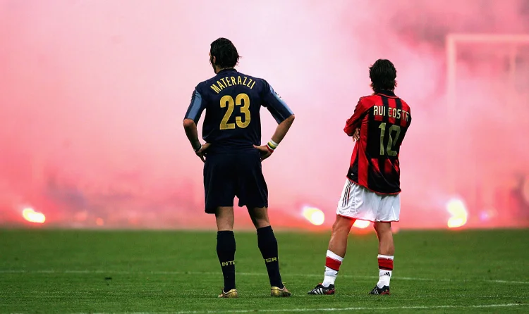 Em abril de 2005, os rivais tinham elencos estrelados e figuravam entre as melhores equipes do mundo (Mike Hewitt/Getty Images)