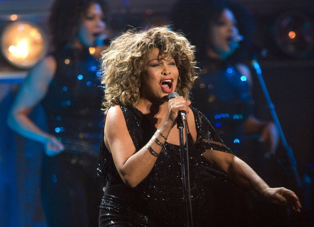 Tina Turner é homenageada com sua versão da boneca Barbie