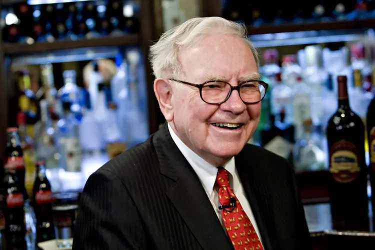 Warren Buffett é o quinto homem mais rico do mundo e considerado uma referência no mundo dos investimentos (Daniel Acker/Bloomberg via/Getty Images)