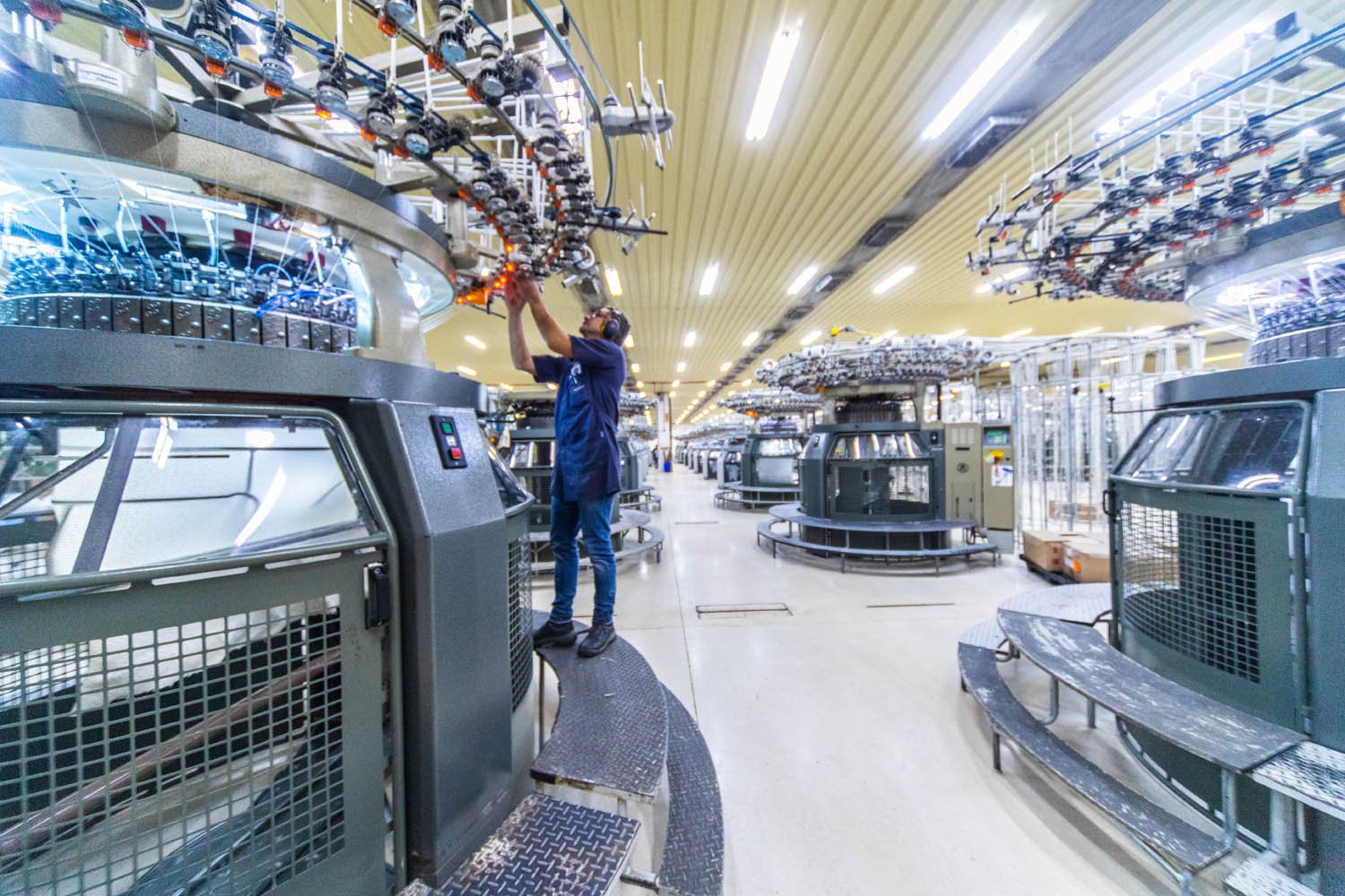 Fabrica da Malwee em Jaraguá do Sul - SC - Industria Textil - vestuario - roupa - jeans - estamparia - operario - mulher

Foto: Leandro Fonseca
data: 27/04/2023