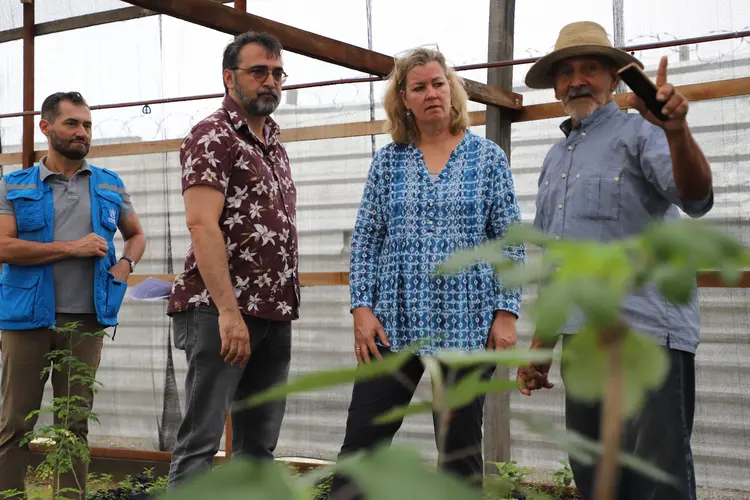 Kelly Clements, da ACNUR, visita pessoas em situação de refúgio no Brasil (Miguel Pachioni/ACNUR/Reprodução)