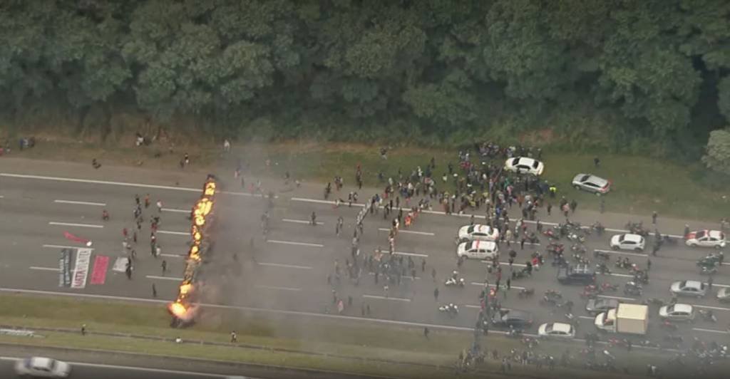 Protesto na Bandeirantes: lideranças indígenas realizam bloqueio na Rodovia