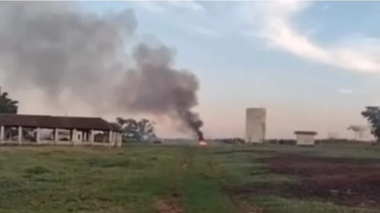 A aeronave se deslocava para Ribeirão Preto sede do evento, quando caiu em uma fazenda por volta das 17h30 (Internet/Reprodução)