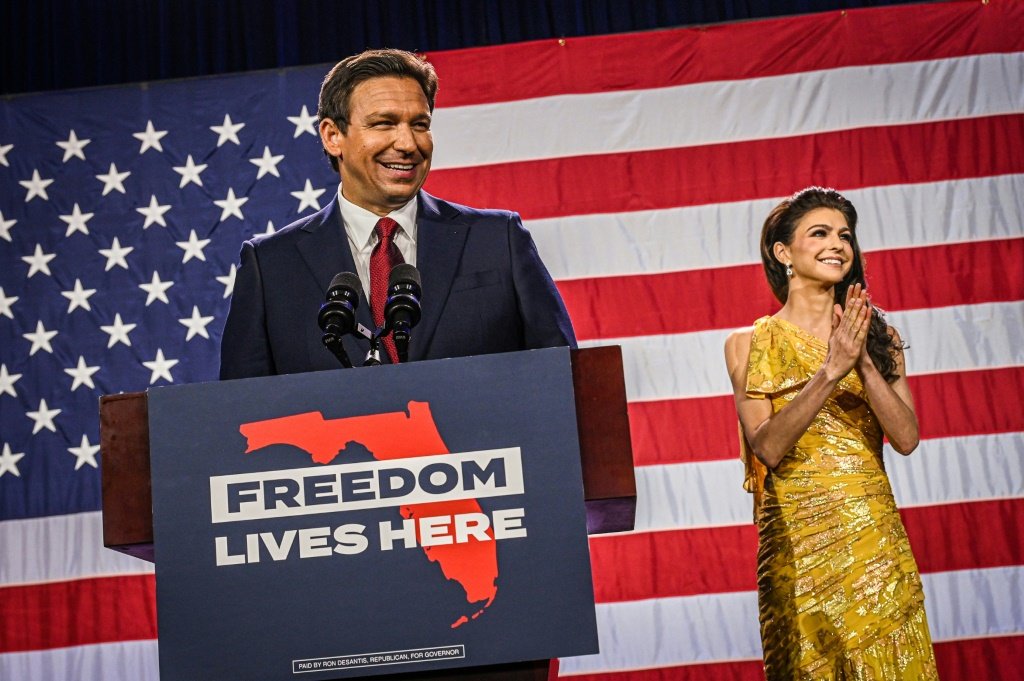 Ron DeSantis, e sua esposa Casey: político governa a Flórida. (AFP/AFP)