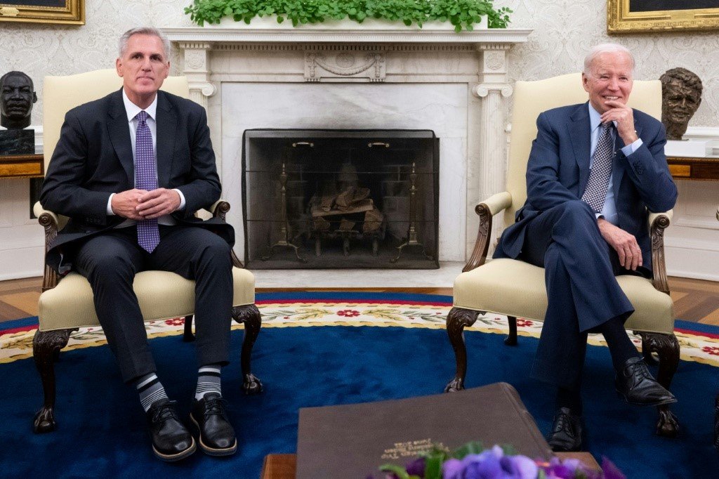Biden e McCarthy chegaram a acordo por telefone na noite de sábado  (AFP/Site Exame)