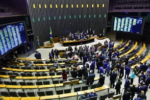 Imagem referente à notícia: Câmara aprova Perse com 30 atividades e impacto de R$ 15 bilhões