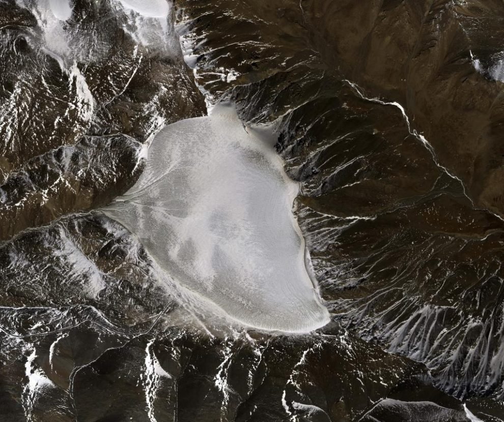 Sistema chinês de detecção coleta dados efetivos de geleiras de montanha em experimento científico