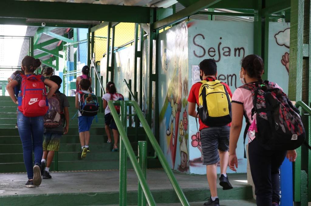 Professores apontam desafios da escola em tempo integral