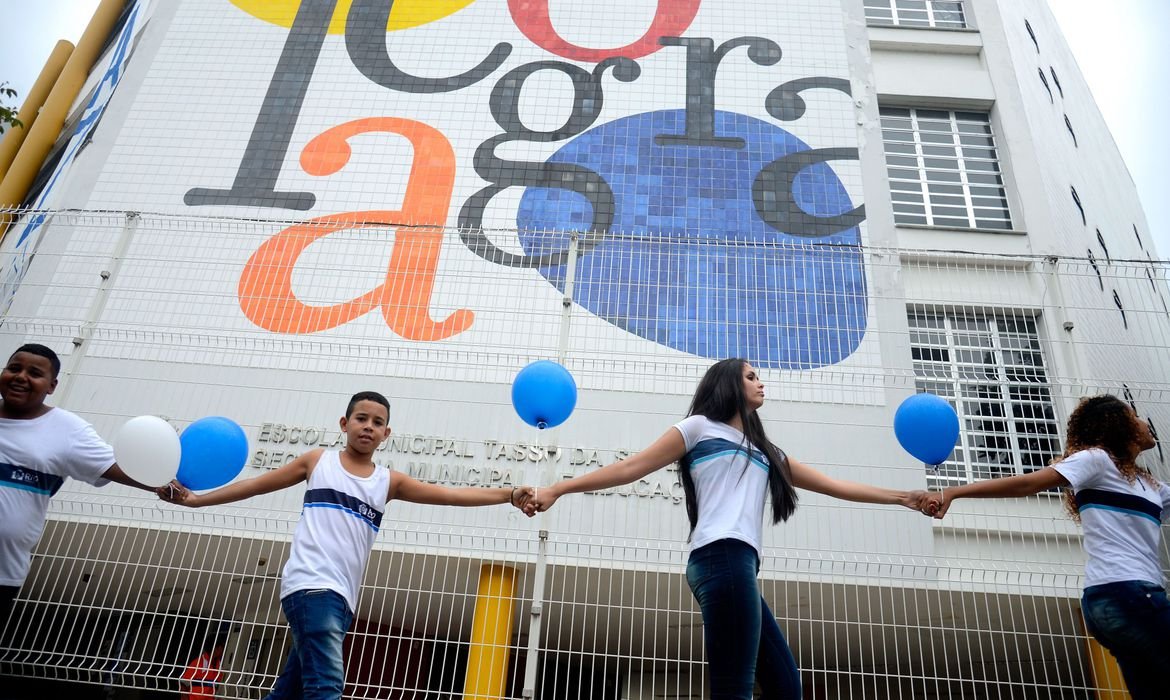 Alerj propõe ações para combater violência nas escolas