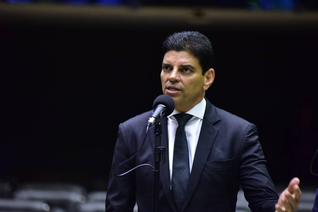 Arcabouço fiscal: relator diz que esboço do relatório está pronto e aguarda retorno do Planalto