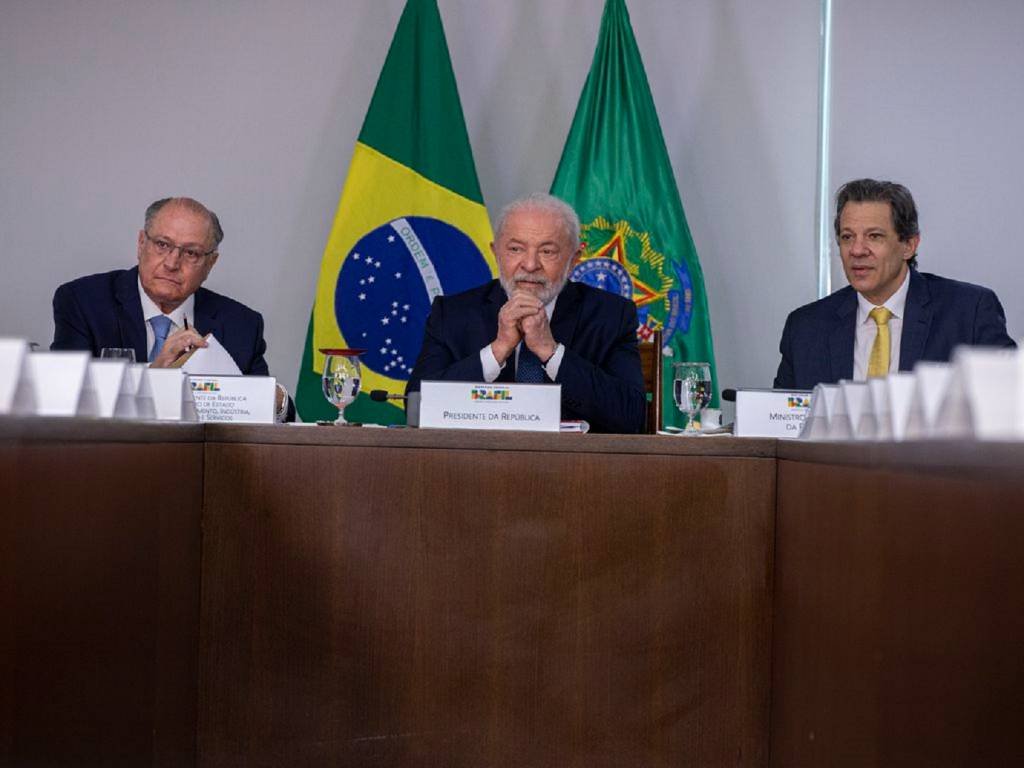 Governo Lula anuncia corte de impostos para carros populares; valor pode cair até 10,96%
