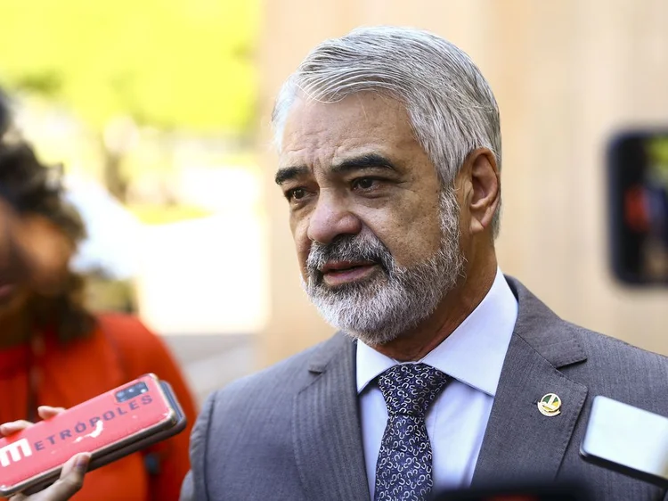 Humberto Costa: Não vou brigar para entrar. Tem outras coisas importantes acontecendo, como a discussão do pacote econômico, outros temas relevantes", justificou (Marcelo Camargo/Agência Brasil)
