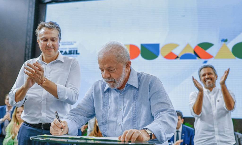 Lula diz que base de apoio no Congresso será testada a cada votação