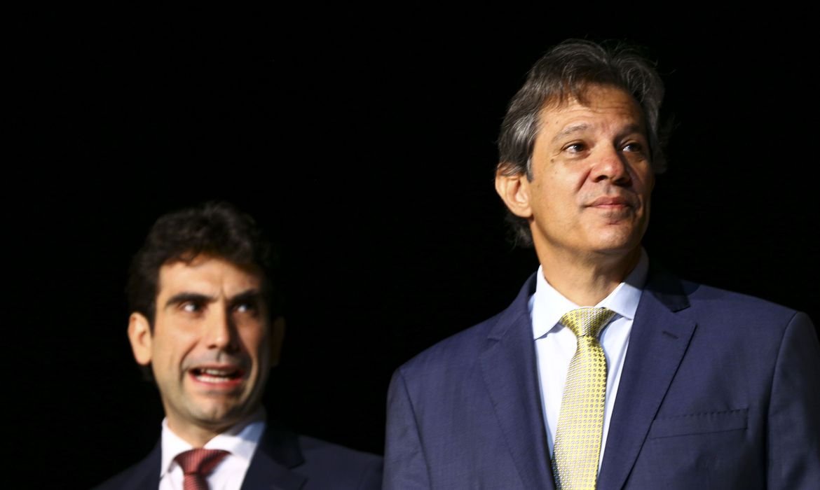 Com expectativa sobre corte de gastos, Lula se reúne com Haddad e Galípolo