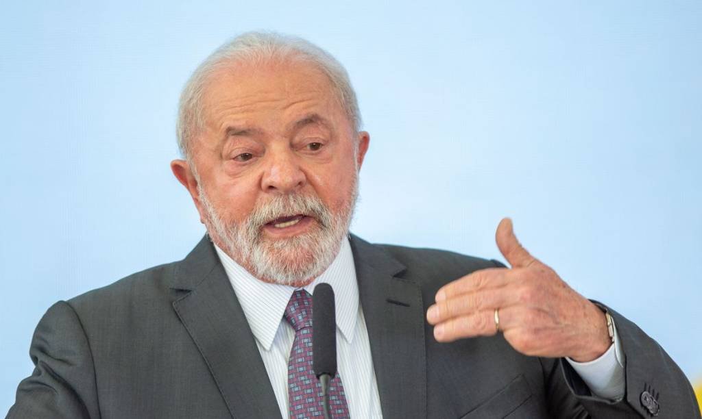 Reunião ministerial serviu para 'harmonizar' a equipe do governo, diz Lula em live semanal