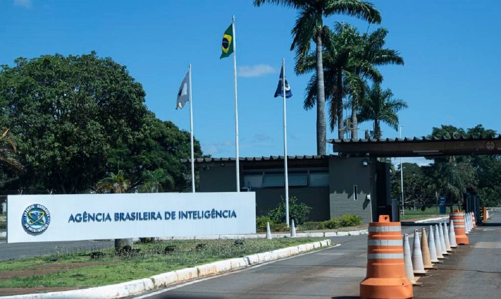 Espião russo atuava em embaixada de Brasília, diz jornal