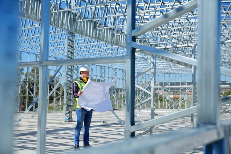 Steel frame é estrutura em aço que poderia substituir alvenaria  (aydinmutlu/Getty Images)