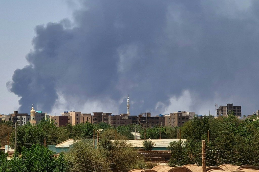 Combates se intensificam no Sudão e ONU teme 'catástrofe'
