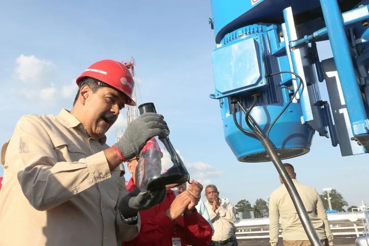 Maduro: "O que o governo de Joe Biden está fazendo é um dos roubos, um dos maiores saques já ocorridos contra qualquer nação do mundo e nós o rejeitamos, repudiamos" (AFP/AFP Photo)