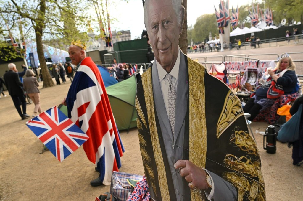 E milhares de visitantes estrangeiros chegarão a Londres para desfrutar a celebração nas ruas, decoradas com bandeiras britânicas e símbolos reais (AFP/AFP Photo)