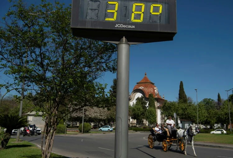 A "onda de calor excepcionalmente precoce" causou "temperaturas até 20 graus acima do normal e recordes para o mês de abril (AFP/AFP Photo)