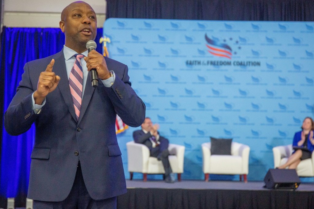 Conheça Tim Scott, senador republicano que lançou candidatura à presidência nos EUA