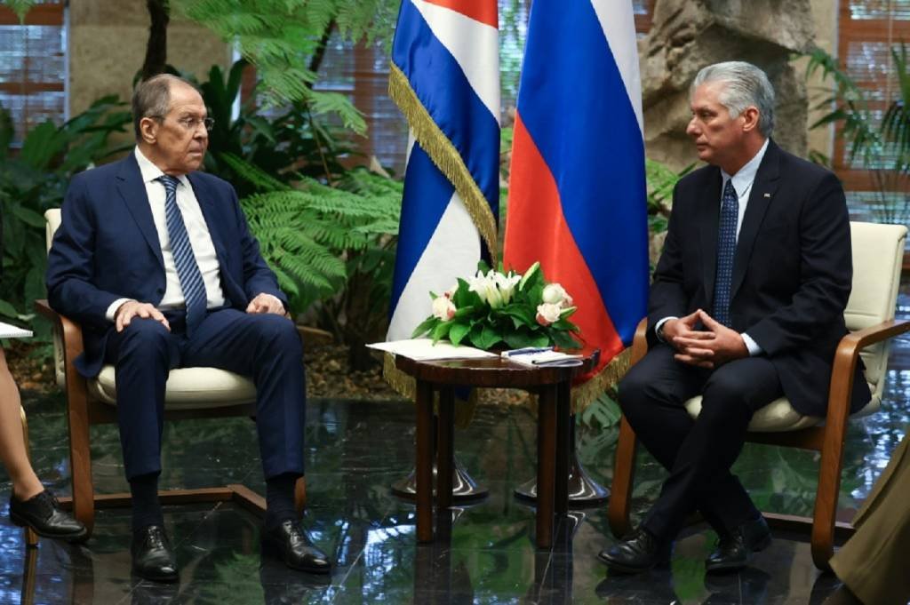 Em 2023, as visitas de altos funcionários russos à ilha se multiplicaram (AFP/AFP Photo)