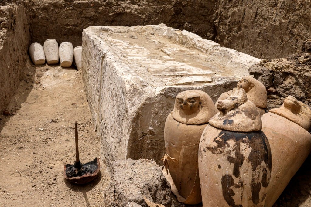 Duas oficinas de embalsamamento descobertas no Egito na necrópole de Saqqara