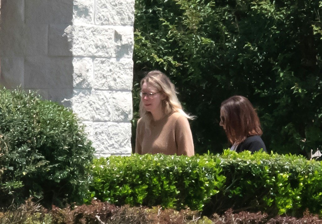 Fundadora da Theranos, Elizabeth Holmes começa a cumprir pena de 11 anos de prisão