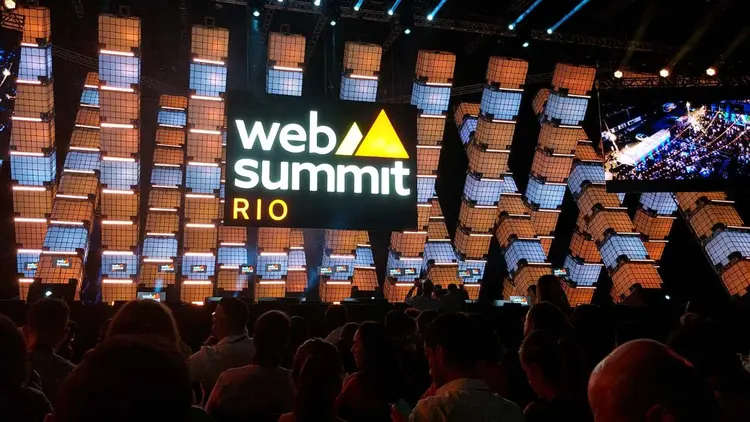 Palco do Web Summit Rio: mais de 20.000 pessoas na noite de abertura do evento de empreendedorismo (EXAME/Exame)