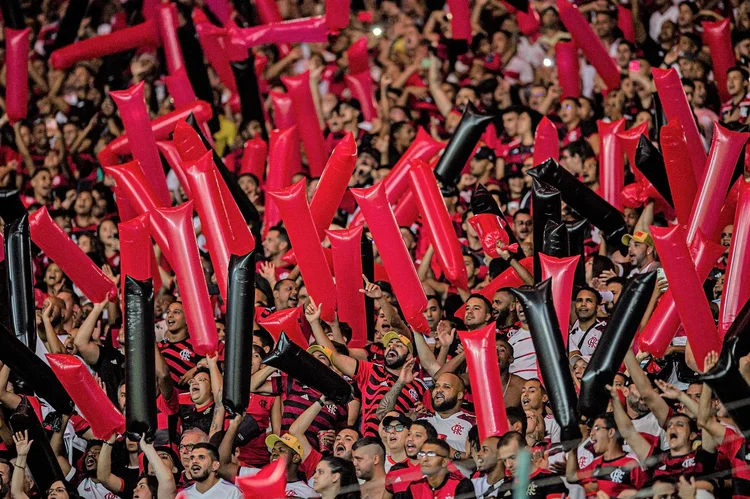 Torcida: a tecnologia tem sido aliada dos clubes para atrair o torcedor (Paula Reis / Flamengo/Reprodução)