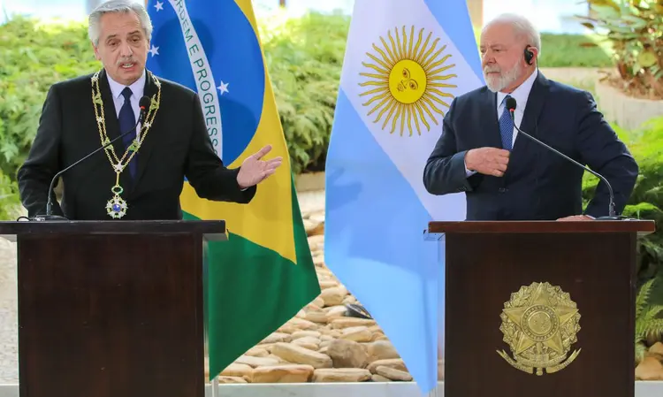 Fernandez e Lula: presidente brasileiro falou sobre moeda comum com país argentino (Fábio Rodrigues-Pozzebom/Agência Brasil)