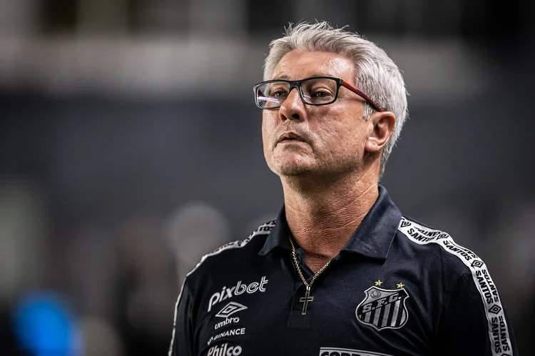 Pelo Peixe, Odair esteve no comando em 24 partidas, sendo 11 vitórias, 12 empates e 11 derrotas (aproveitamento de 44%) (Raul Baretta / Santos FC/Reprodução)
