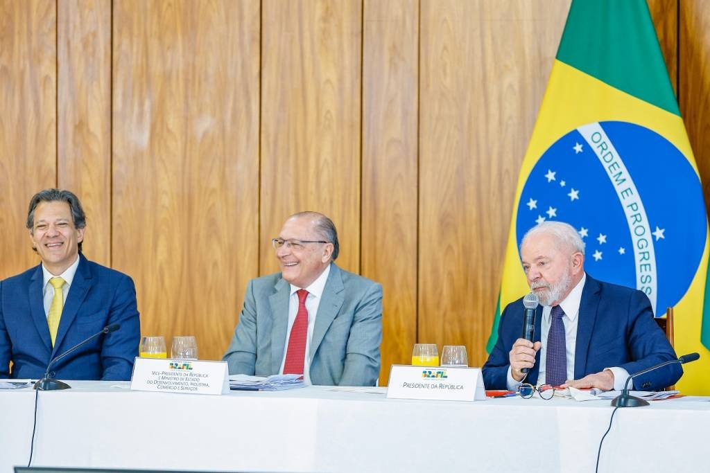 Lula deve cobrar portas abertas a parlamentares em reunião ministerial nesta quinta-feira