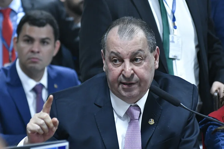Comissão de Assuntos Econômicos (CAE) realiza reunião com 15 itens. Na pauta votação em turno suplementar do PL 334/2023, que prorroga por quatro anos a desoneração na folha de pagamentos de vários setores da economia.

À bancada, em pronunciamento, senador Omar Aziz (PSD-AM). 

Foto: Geraldo Magela/Agência Senado (Geraldo Magela/Agência Senado/Flickr)