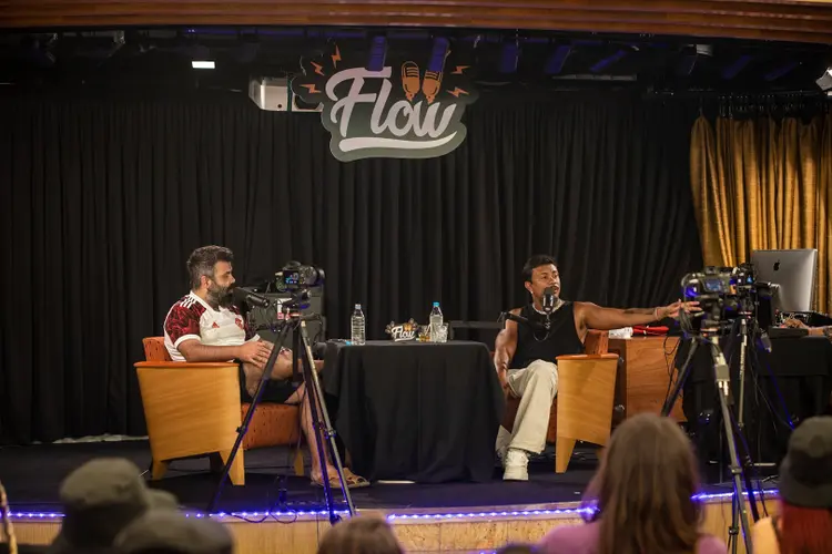 Grupo Flow é responsável pelo Flow Podcast e outros podcasts de sucesso (Chilli Beans/Divulgação)