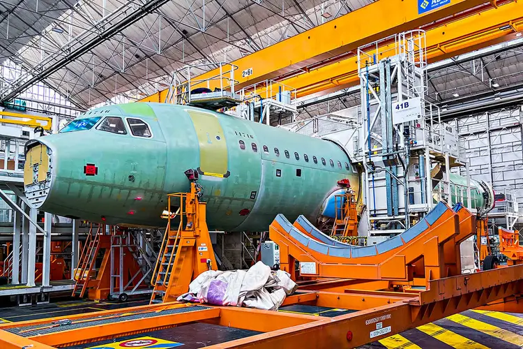 Fábrica da Airbus, em Toulouse: empresas aéreas esperam incentivos para impulsionar a produção do SAF  (Marina Filippe/Exame)